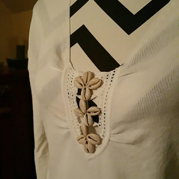 Pretty White, Lightweight Top - Picture 2 of 4