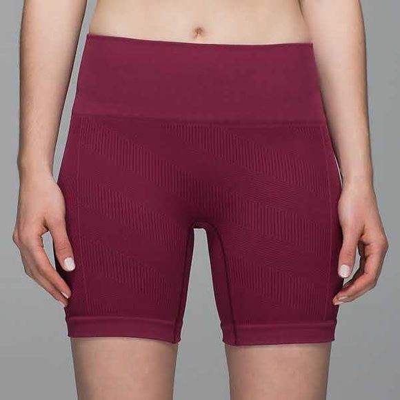 Lululemon Sculpt Shorts NWT Sz 8 w/ sml lulu tote
