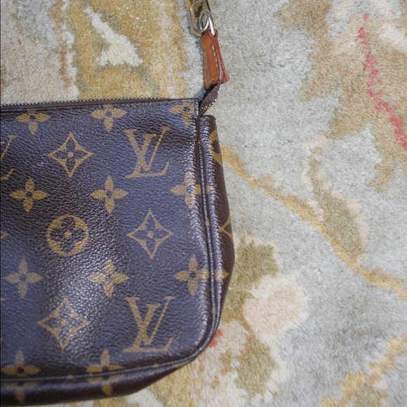 *SOLD*AUTHENTIC LOUIS VUITTON Pochette - Picture 2 of 4