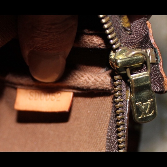 *SOLD*AUTHENTIC LOUIS VUITTON Pochette - Picture 4 of 4