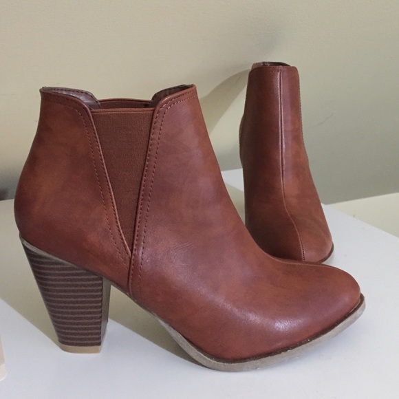 Cognac booties