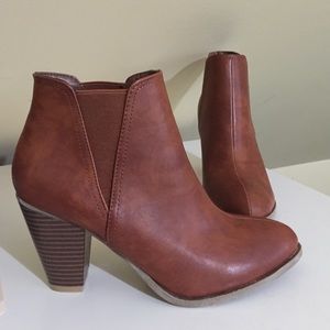 Cognac booties