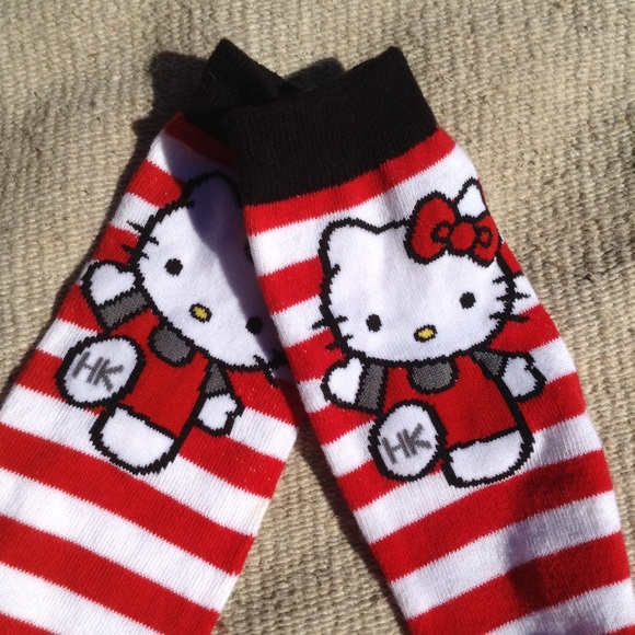 Sanrio Accessories - New Hello Kitty Socks 👣🐯