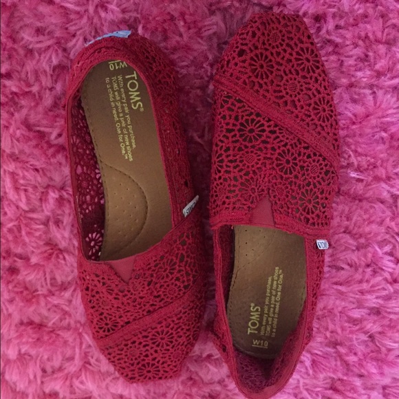 TOMS red crochet flats
