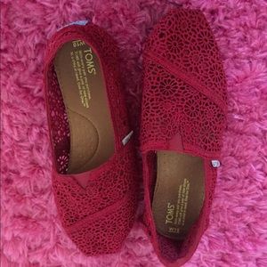 TOMS red crochet flats