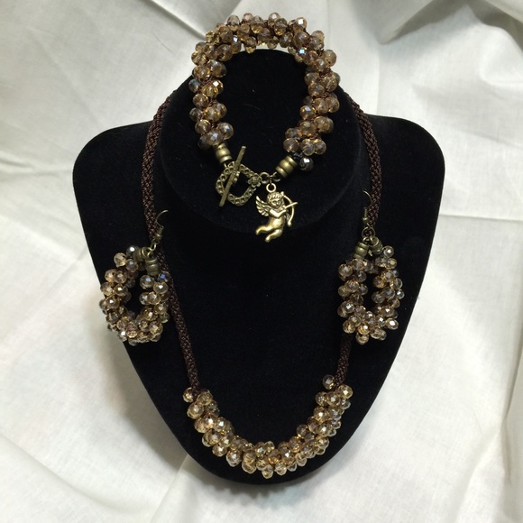 HP Jewelry Bundle ** Necklace, Bracelet, Earrings