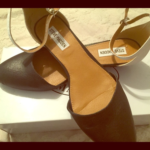 Black and white Steve Madden Flats