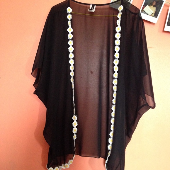 Short sleeve cardigan with flowers