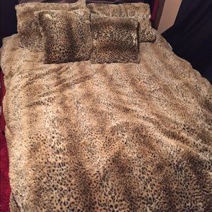 Cheetah fur comforter set