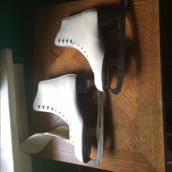 White pair of ice skates