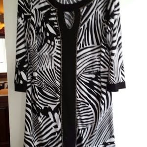 Style  &  Co  Zebra  Print long tunic  top size 1X