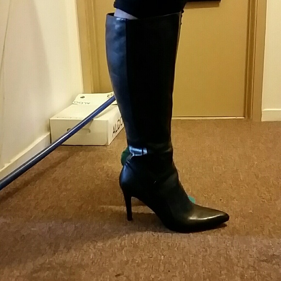 SOLD**FINAL MARK DOWN*** Knee black leather boots - Picture 3 of 4