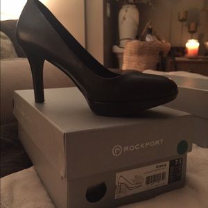 Rockport  heels  black