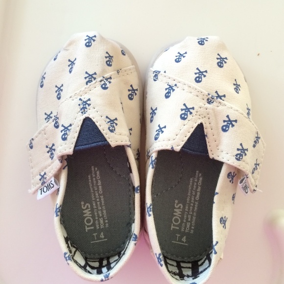 SOLD - Toms shoes for your toddler - Picture 1 of 4