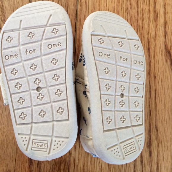 SOLD - Toms shoes for your toddler - Picture 3 of 4