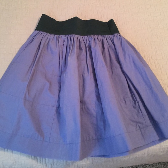 Cotton/polyester skirt.