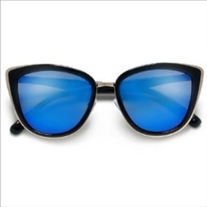 Oversized mirrored sunglasses
