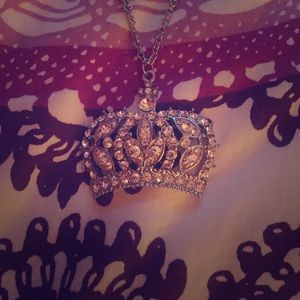 Forever 21 crown necklace