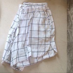 [TRADED] White Grid Eve Shorts