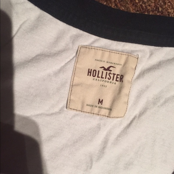💙Hollister Loose Fit Navy Blue and White Tee💙 - Picture 2 of 4