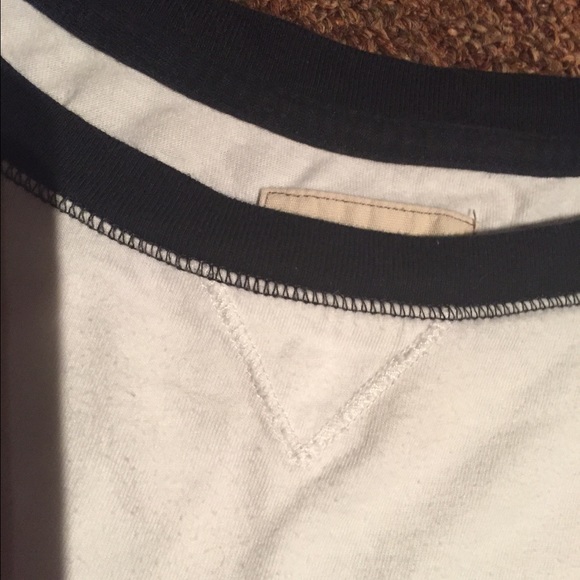 💙Hollister Loose Fit Navy Blue and White Tee💙 - Picture 4 of 4