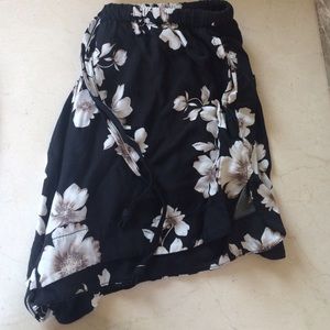 Black&White Floral Eve Shorts