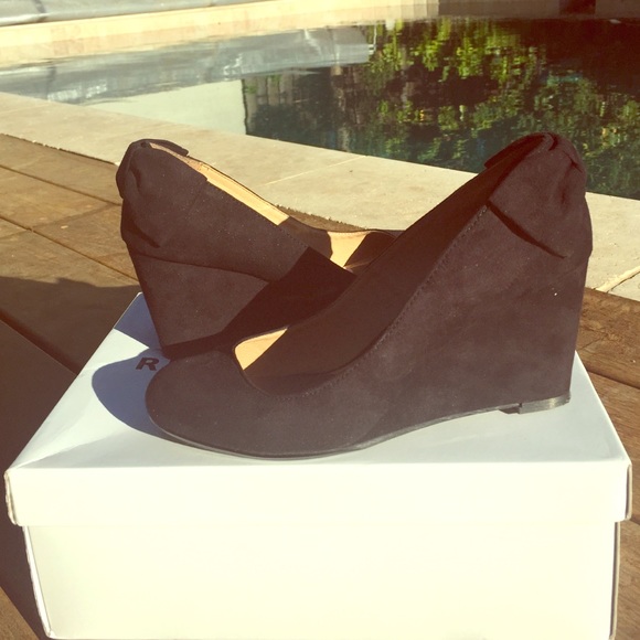Report Shoes - Black Suede Wedges