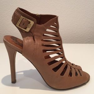 Vince Camuto Beige leather cage style heel sandal