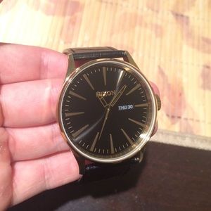 Nixon sentry leather gold black