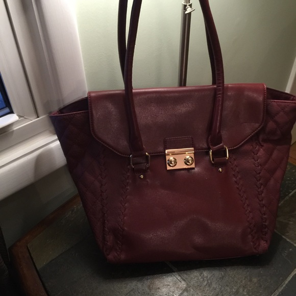 💥MAKE AN OFFER!!!💥Maroon tote