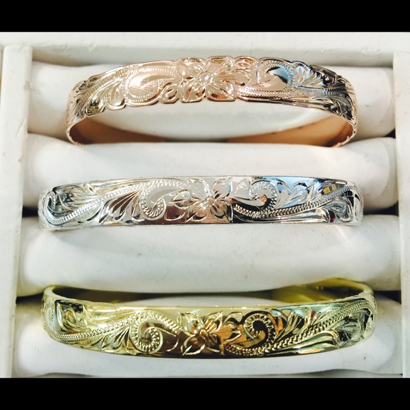 SILVER PLATED PLUMERIA SCROLL CUFF OPEN BANGLE - Picture 1 of 4