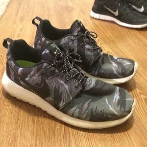 Nike roshe runs camo