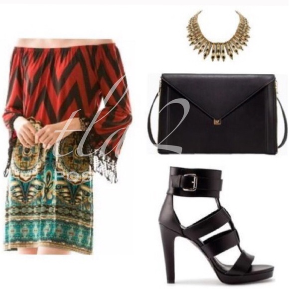 💥HP 9/20💥BEAUTIFUL ON OR OFF SHOULDER DRESS - Picture 2 of 4