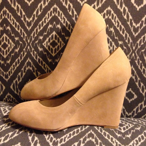ALDO Shoes - Aldo suede tan wedges