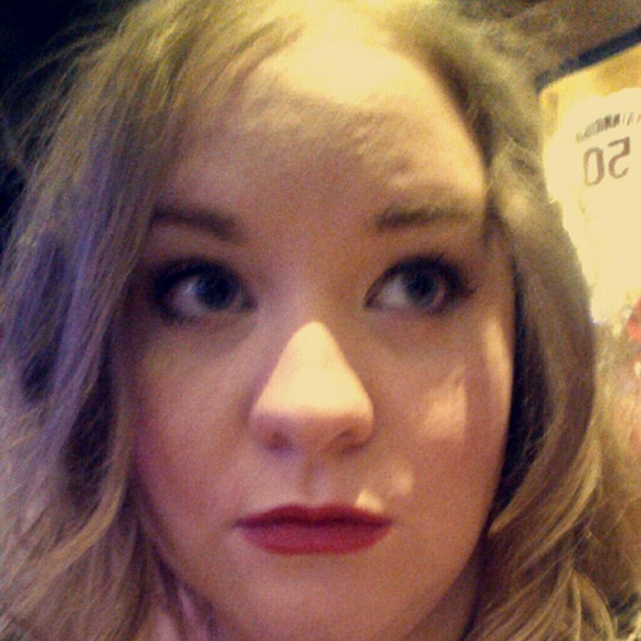 Meet your Posher, Alexis - Picture 2 of 3