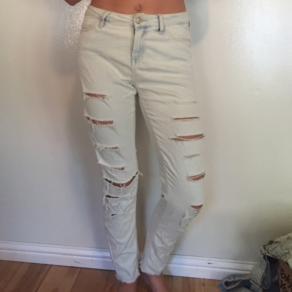 Light blue TOPSHOP boyfriend Jean with cute cuts