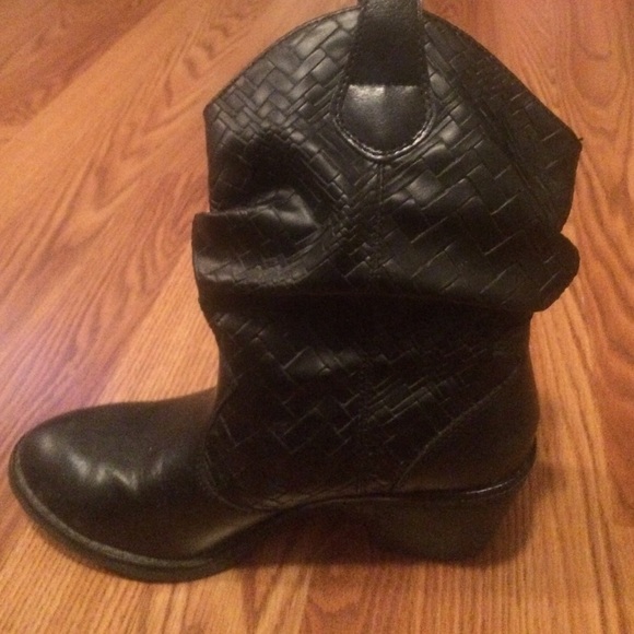 Boots - Picture 3 of 3