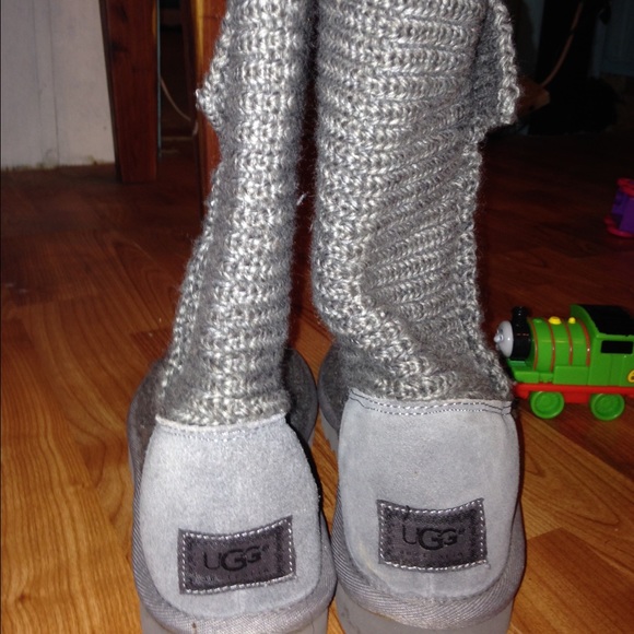 Grey UGG cardigan boots - Picture 2 of 4