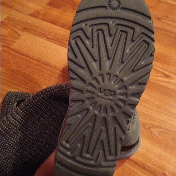 Grey UGG cardigan boots - Picture 3 of 4