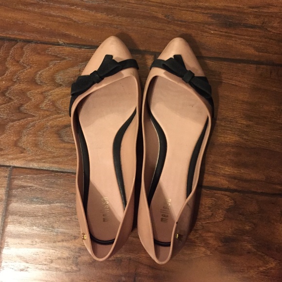 Anthropologie - Melissa sz 6 pink with black bow