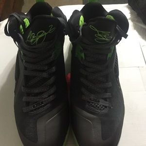 Men's Lebron 9 sneakers