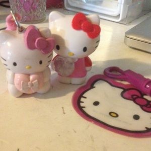 3 Hello kitty keychains
