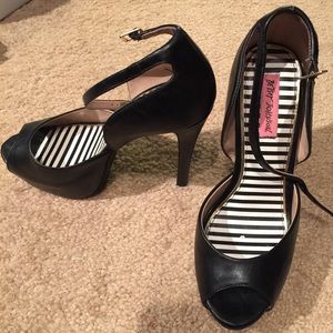 Betsy Johnson heels black