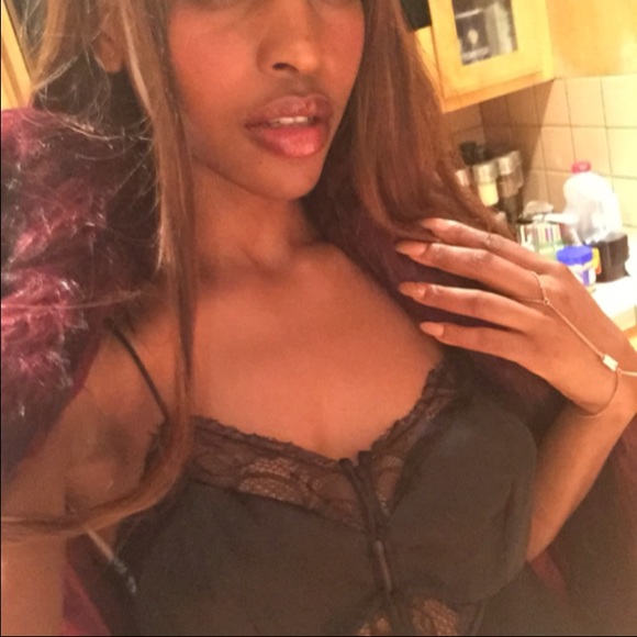 Meet your Posher, Renee - Picture 2 of 2