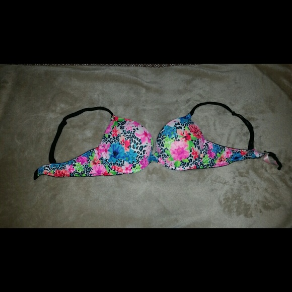 ☆☆SOLD ☆☆ Victoria Secrets Pink Bra - Picture 1 of 3