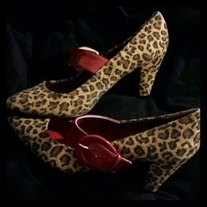 🔷FINAL MARK DOWN🔷 NWOT FAUX SUEDE LEOPARD HEELS