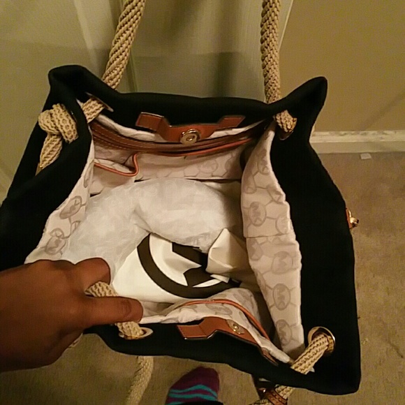 MK PURSE - Picture 2 of 3