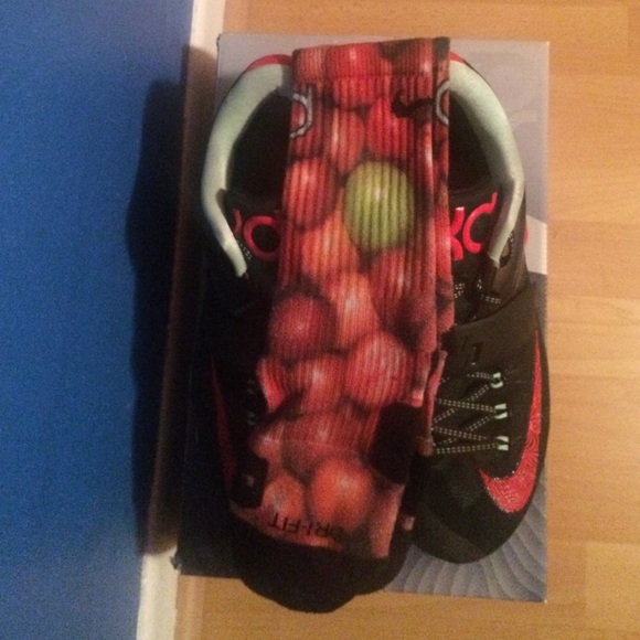 Kd bad apples shirt socks and shoes NEED THEM GONE - Picture 3 of 4