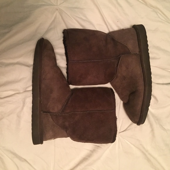 UGG Shoes - AUTHENTIC short brown UGGs