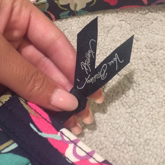 Brand new Vera Bradley bag - Picture 2 of 3